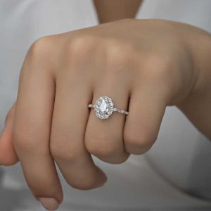 Alternative view of Gümüş Beyaz Oval Taşlı Kadın Yüzük