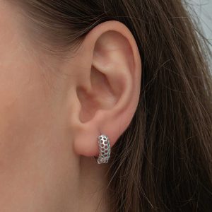 Alternative view of Gümüş Petek Desenli Halka Kadın Küpe