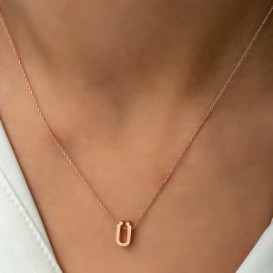 Alternative view of Gümüş Rose 3 Boyutlu Ü Harf Bayan Kolye