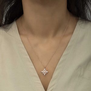 Alternative view of Gümüş Rose Beyaz Umut Çiçeği Kolye