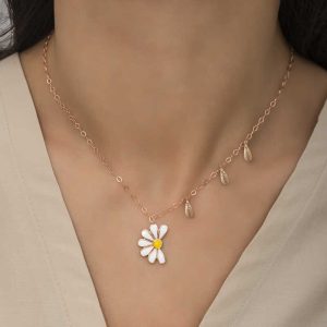 Alternative view of Gümüş Rose Papatya Seviyor Sevmiyor Bayan Kolye