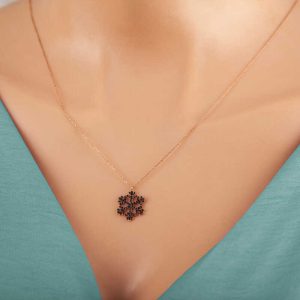 Alternative view of Gümüş Rose Siyah Taşlı Kar Tanesi Kadın Kolye