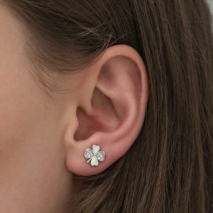 Alternative view of Gümüş Yonca Küpe