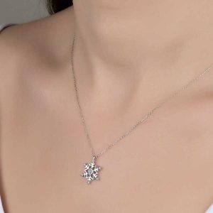 Alternative view of Swarovski Taşlı Gümüş Kartanesi Bayan Kolye